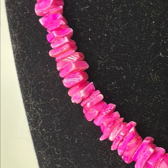 Pink Fuscia Beaded Puka Shell Fashion Necklace 18.5” Length - Picture 2 of 3